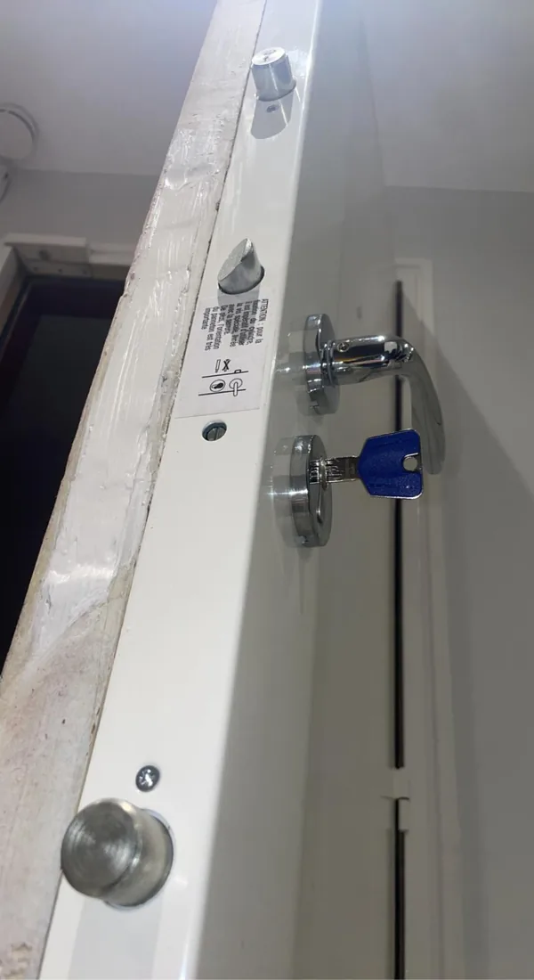 Installation d'une serrure multipoints haute sécurité