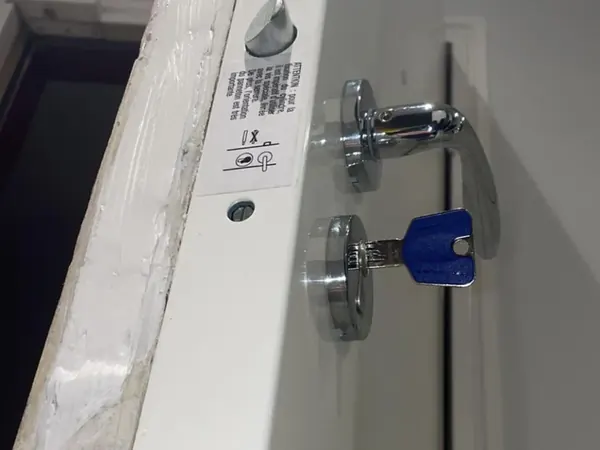 Installation d'une serrure multipoints haute sécurité